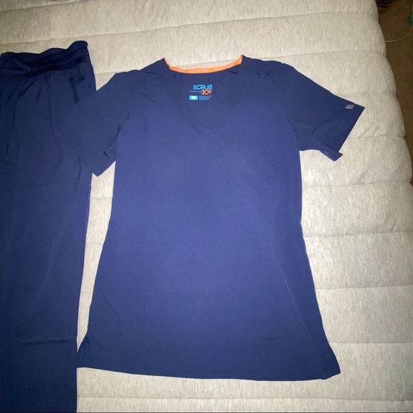 ScrubJoy scrub shirt and jogger pants set - Picture 2 of 9